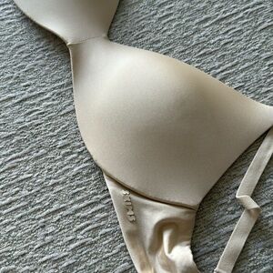 SKIMS wireless form push up bra.